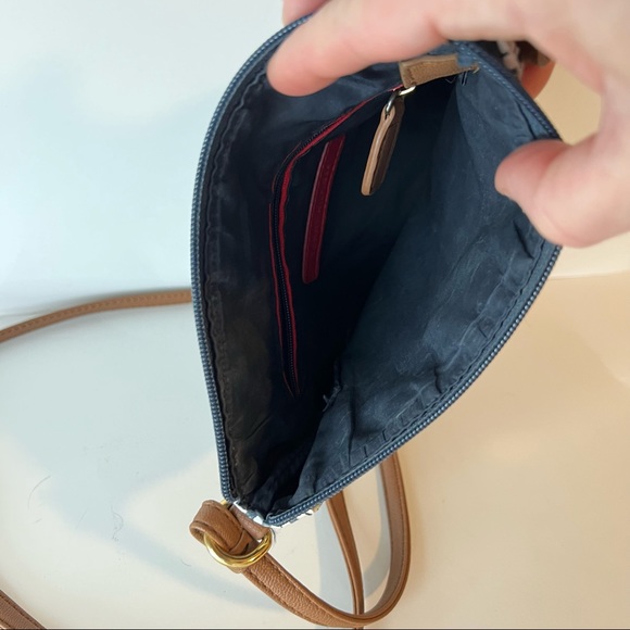 Classic TOMMY HILFIGER Navy Monogrammed Crossbody Bag - Picture 7 of 9